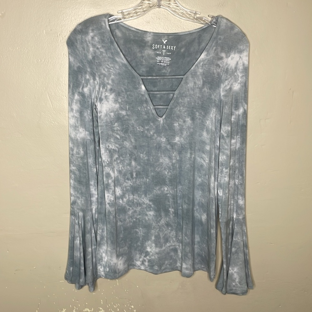 AEO Top SOFT & SEXY Tie Dye Green & White V-Neck Bell Sleeves NWT Size XS
